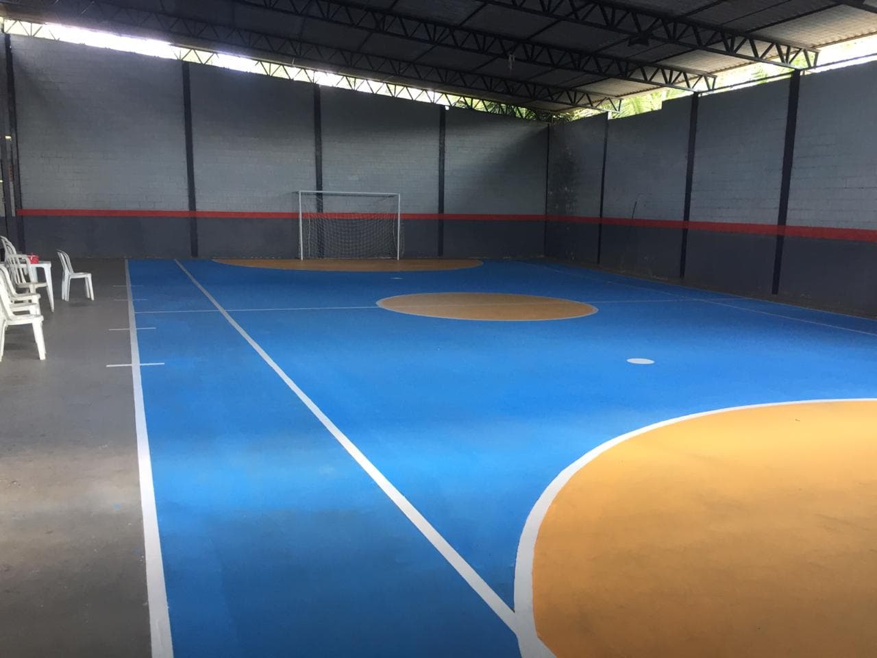 Complexo esportivo com bar e quadra de futsal - Galpão 650m²