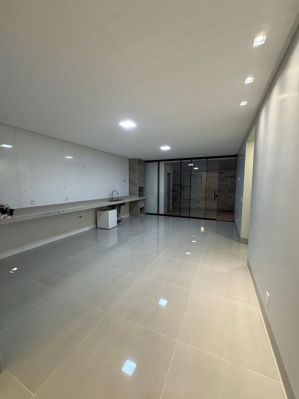 Casa a venda no Jardins Capri - Térrea de Alto Padrão com 4 Suítes e Piscina Aquecida