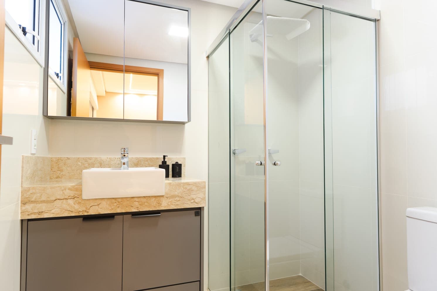 Apartamento 3 suítes amplas com sala integrada no Marista