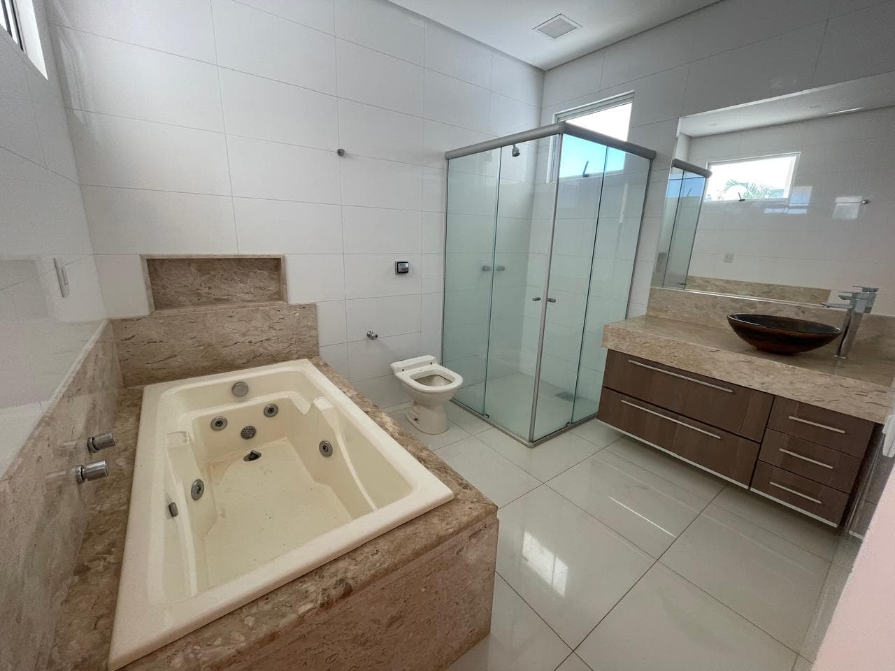 Casa 4 Suítes Plenas - 360m² - Res. Granville