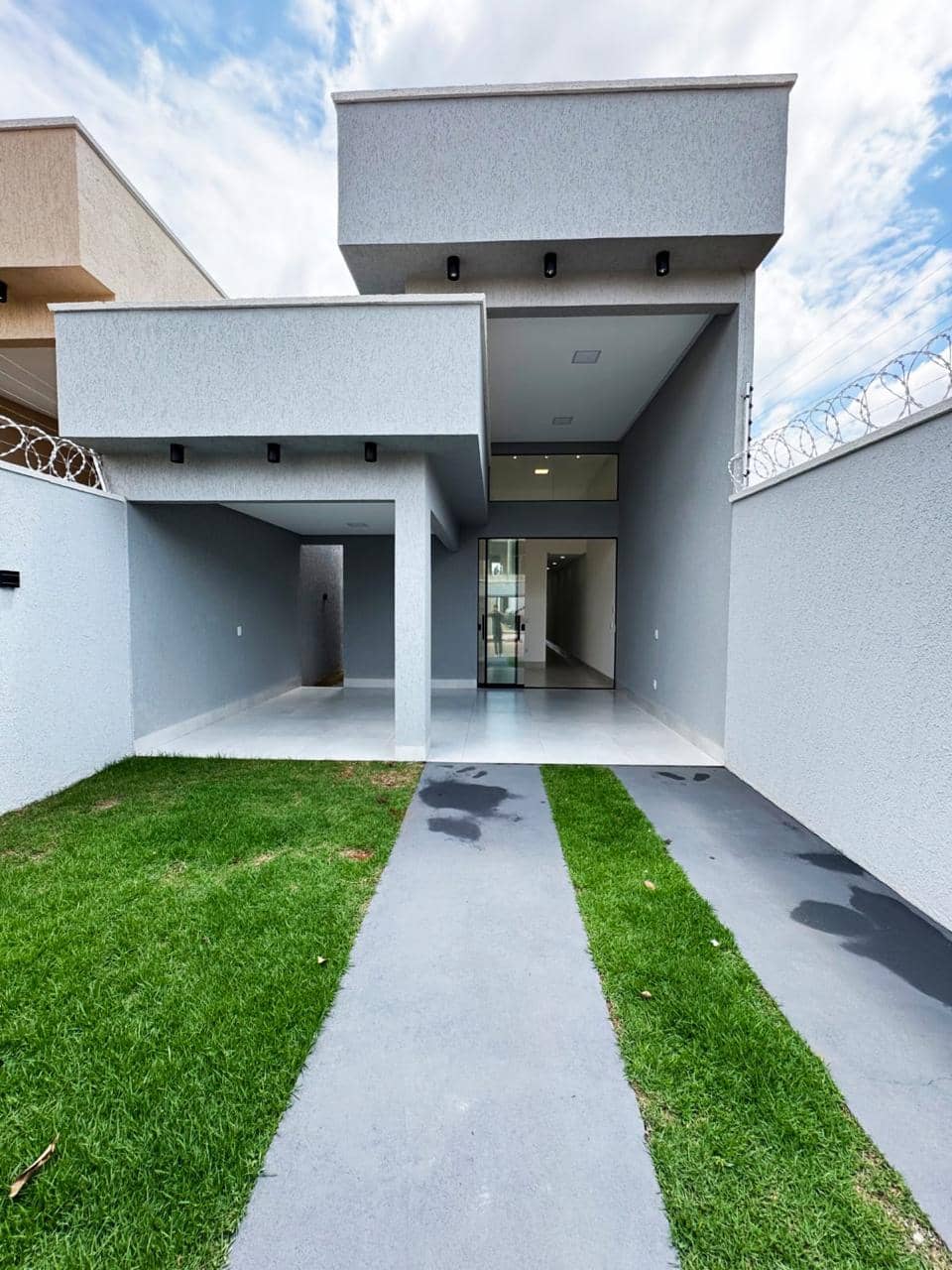 Casa com 3 quartos com Piscina e Churrasqueira no Setor Faiçalville