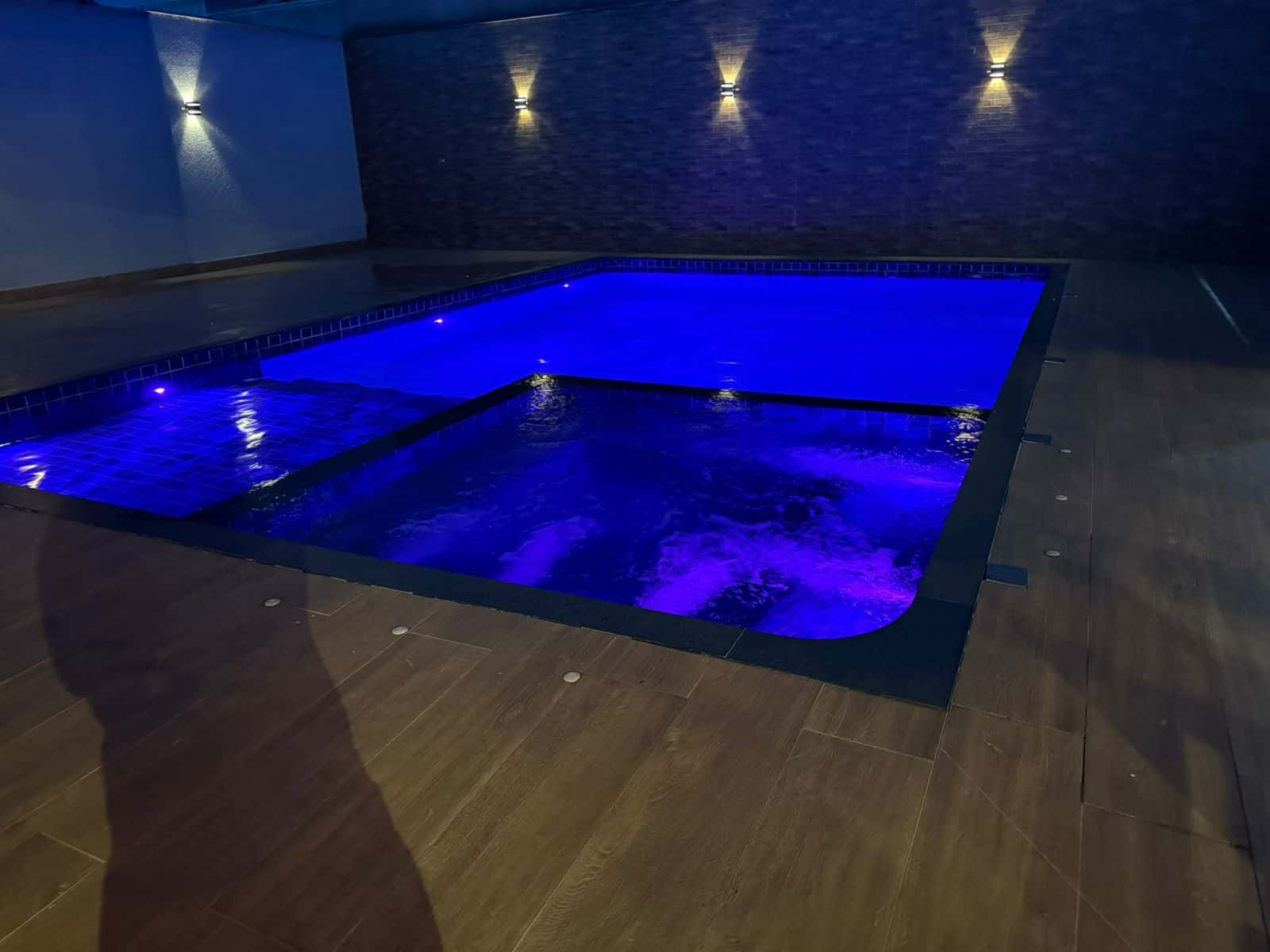 Casa sobrado 4 Suítes, Piscina e Completa em Armários 300m² de construção