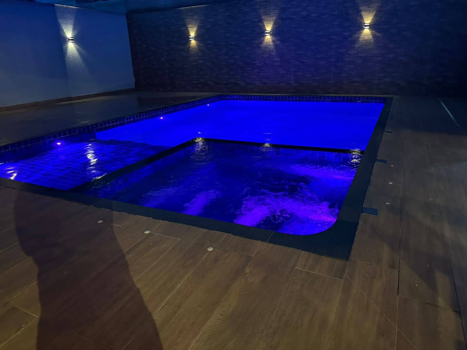 Casa sobrado 4 Suítes, Piscina e Completa em Armários 300m² de construção