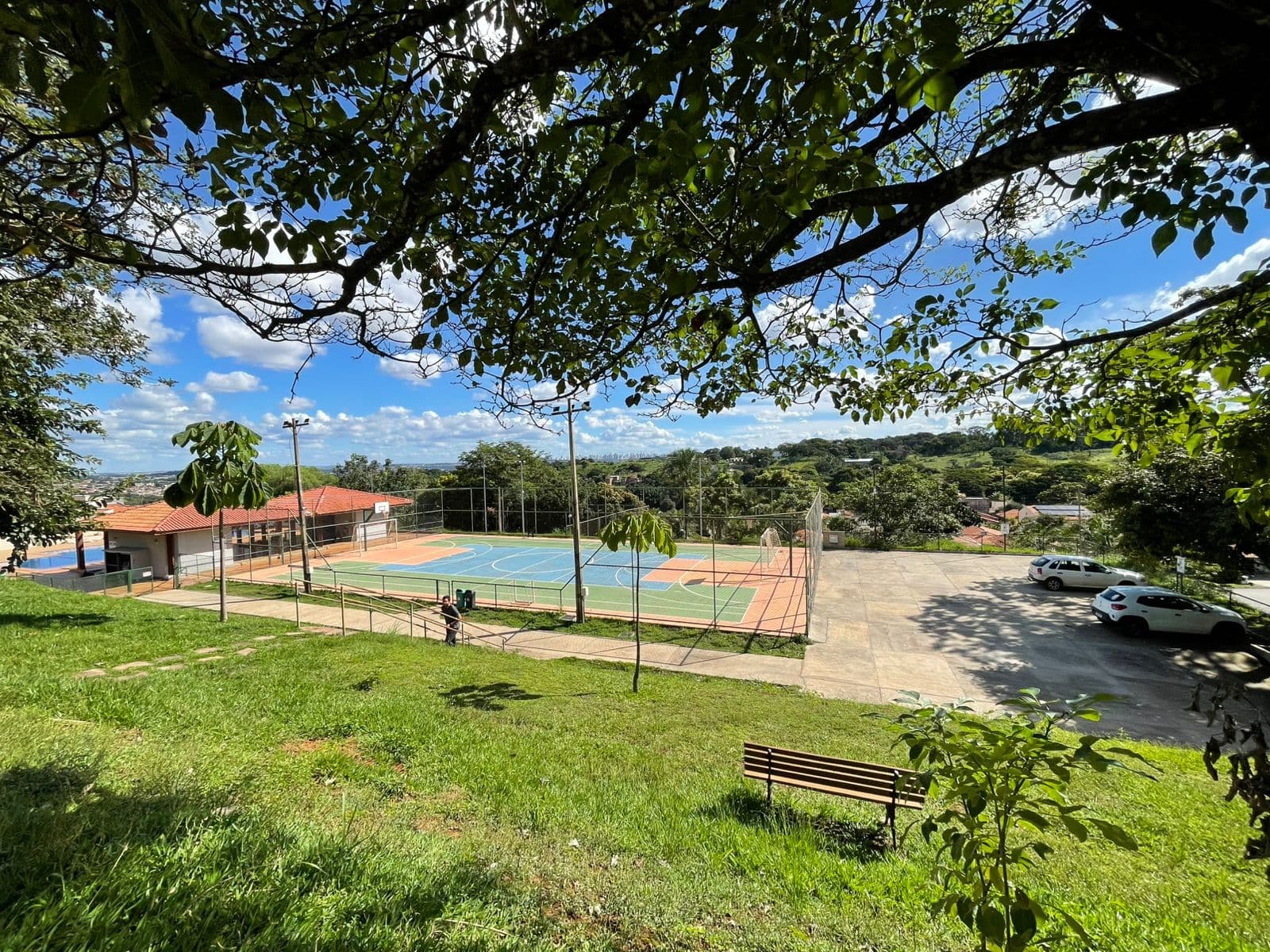 Casa em Cond Fechado 164M sendo 3 Quartos completo armários Cond Bosque privativo
