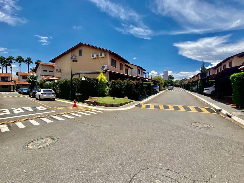 Sobrado em Condomínio Fechado com 3 quartos - Parque Anhanguera