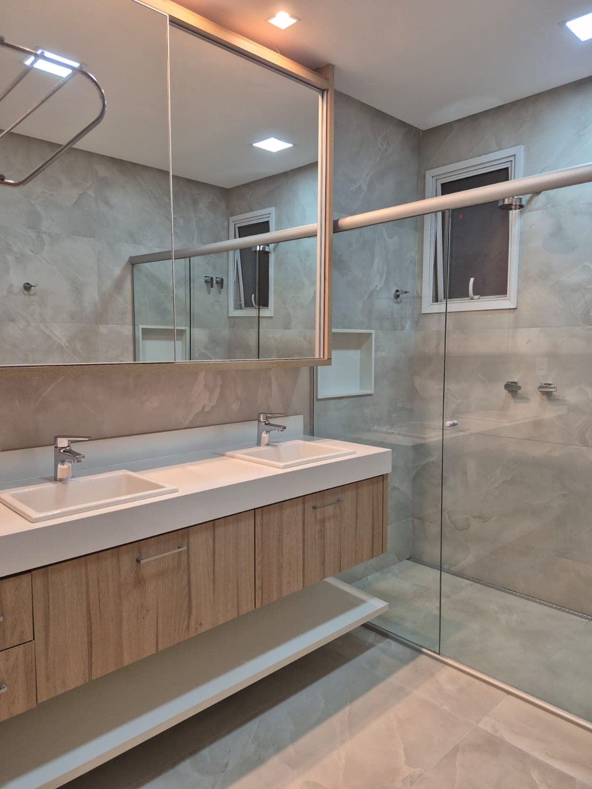 APARTAMENTO ALTO PADRAO BUENO 215M2