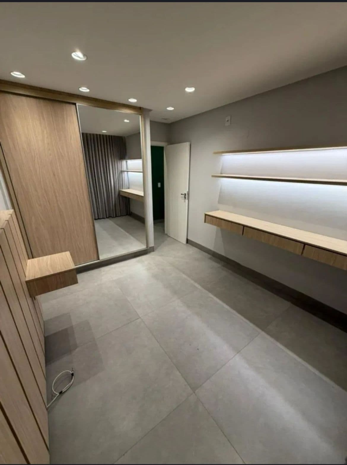 APARTAMENTO ALTO PADRÃO REFORMADO