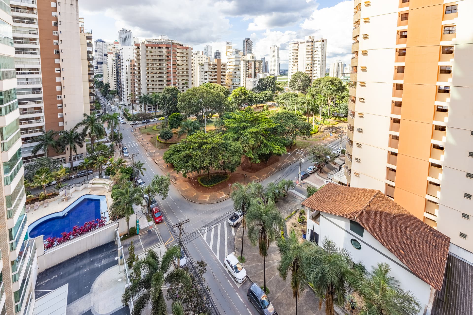 Apartamento Renoir – Setor Bueno | Vista para a Praça T-25