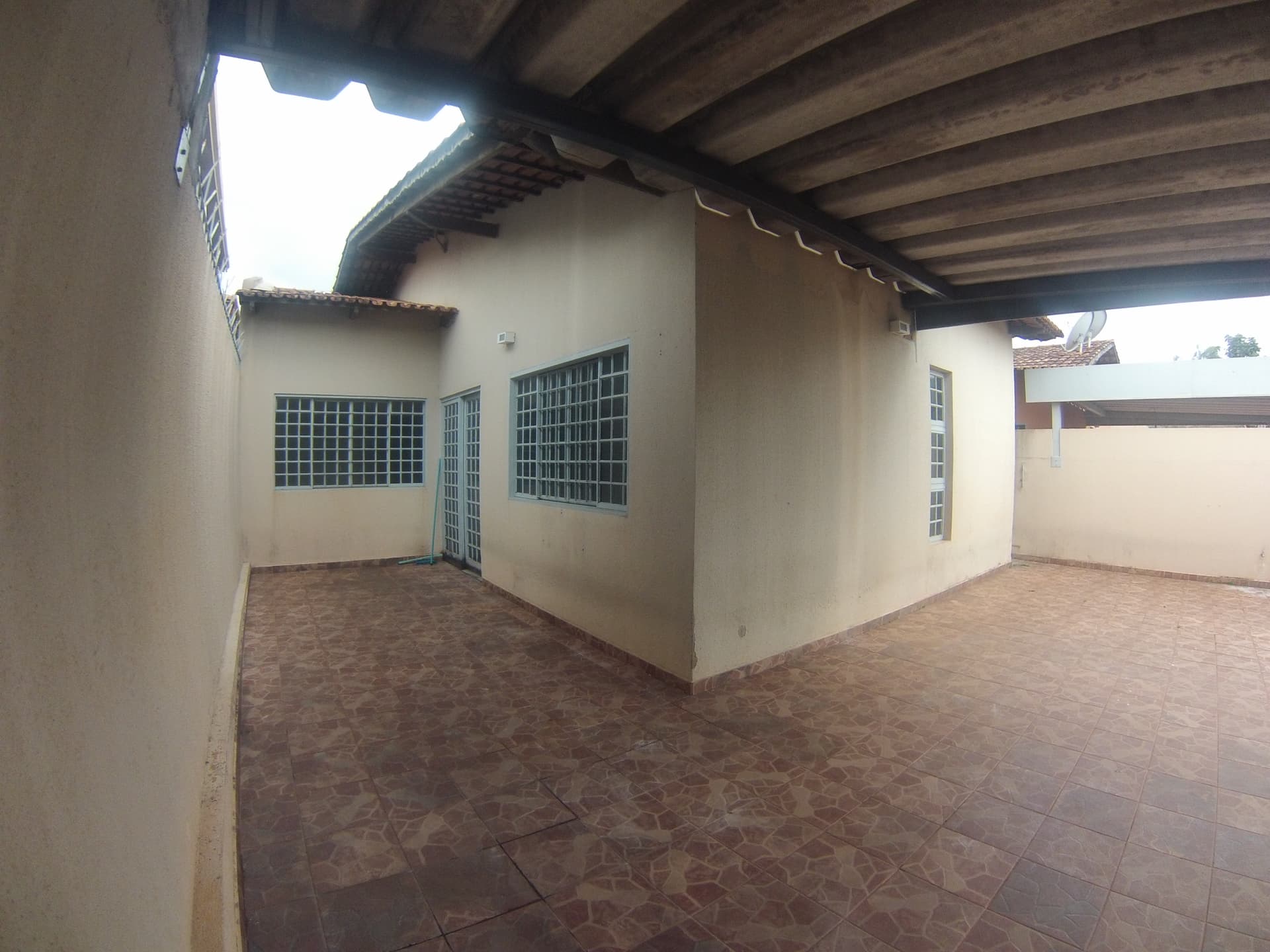 Condominio com 3 casas, residencial familiar ou dupla aptidão setor Santa Genoveva.