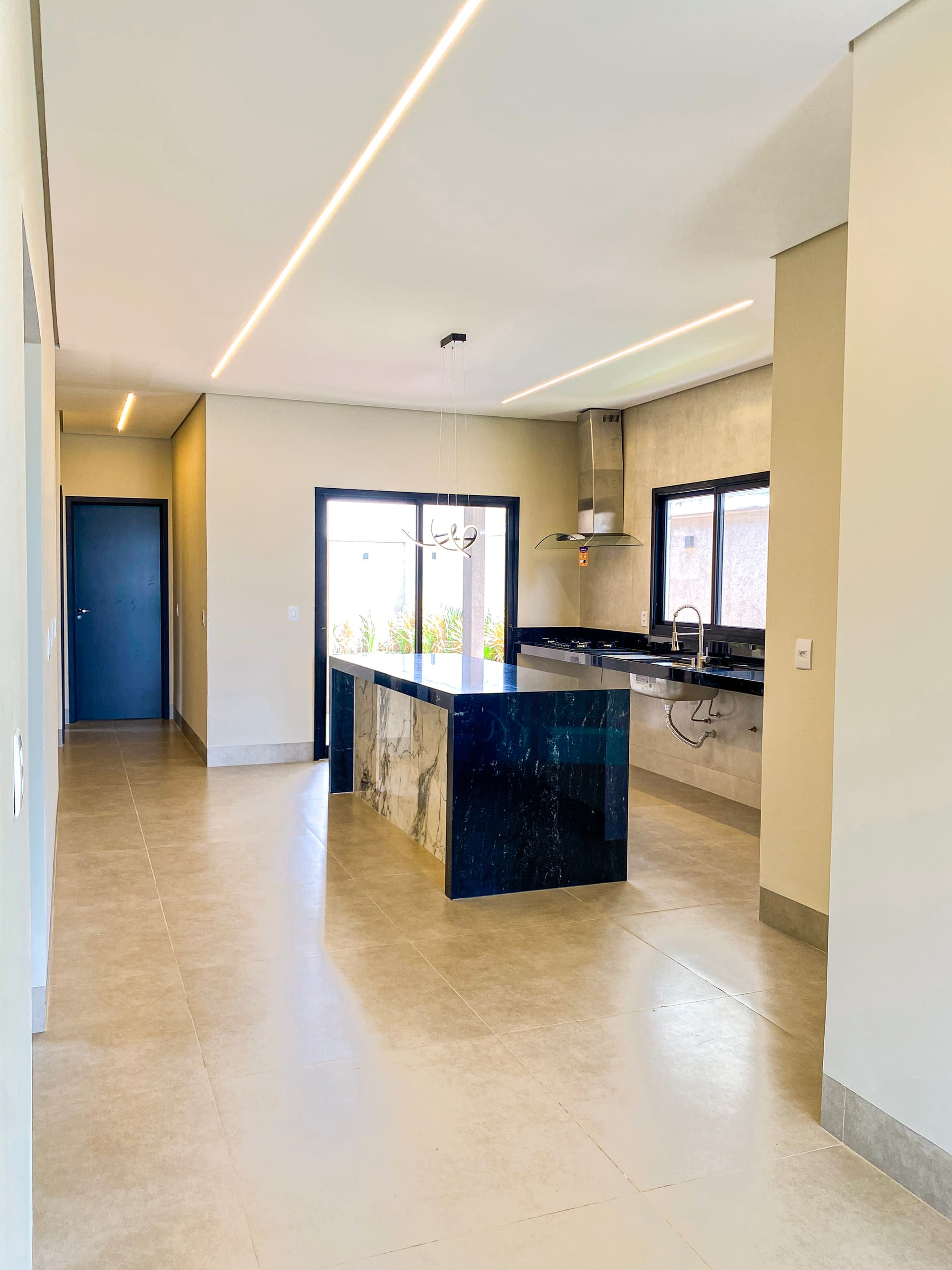 Casa de Alto Padrão em Alphaville 1 - Senador Canedo