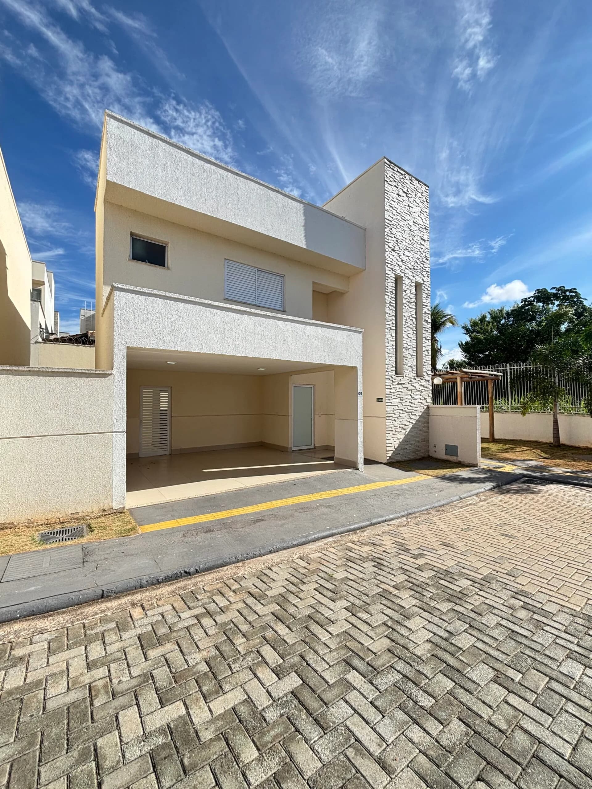 Sobrado Novo com 3 Suítes no Bairro Cardoso, sobrados Individuai, Quintal Condomínio Completo R$ 940 Mil