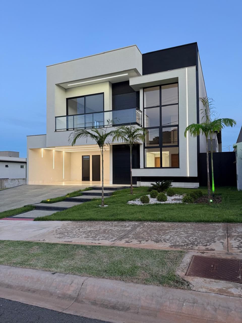 Sobrado no Parqueville Pinheiros de Alto Padrão à Venda - 3 Suites (1 master) - aquecimento solar