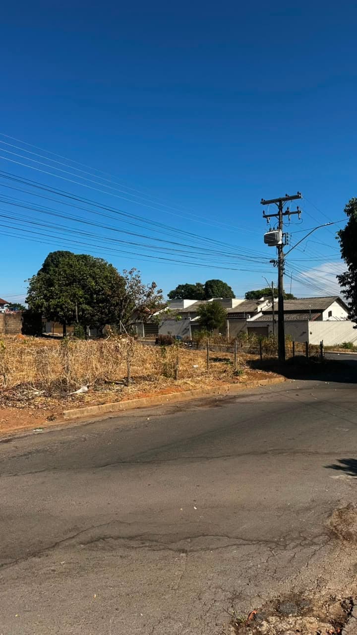 LOTE DE ESQUINA À VENDA – SETOR PRESIDENTE