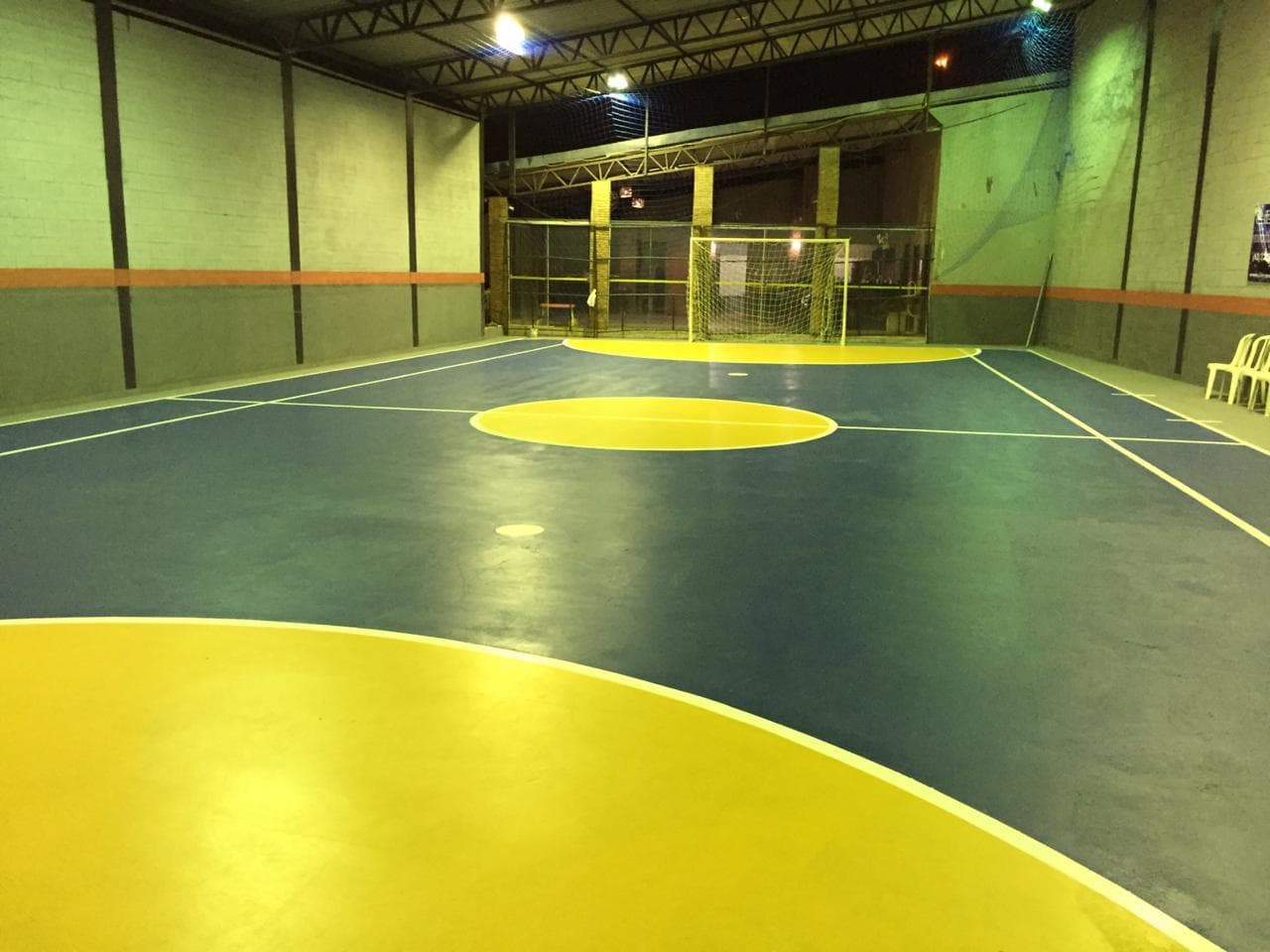 Complexo esportivo com bar e quadra de futsal - Galpão 650m²