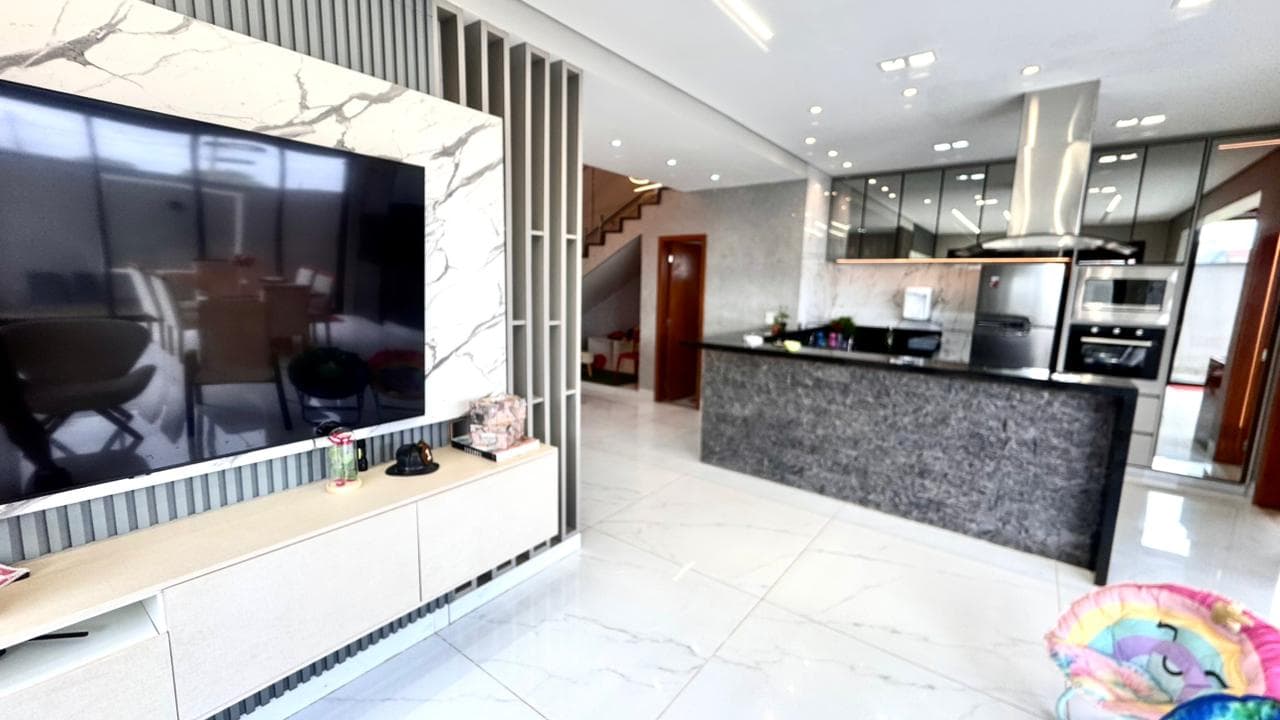 Sobrado Moderno no Condomínio Parqville Quaresmeira 📐 292 m² de terreno | 274 m² de construção