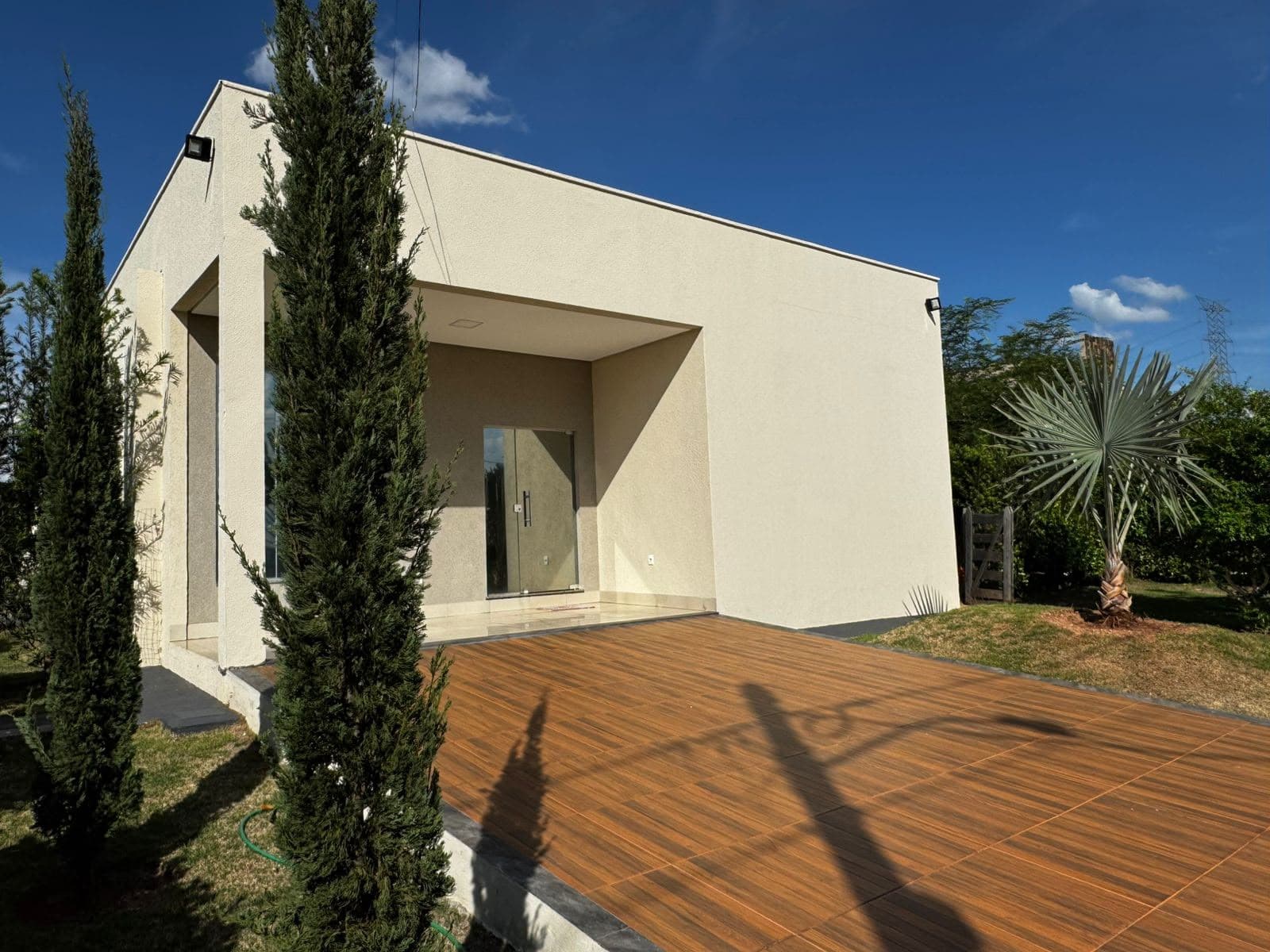 CHÁCARA NO TERRA SANTA COM PISCINA E BEACH TENNIS 1050m² TRINDADE-GO