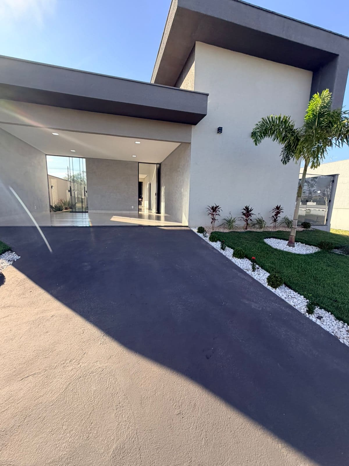 Linda Casa Terrea com 3 suites no Terras Alpha 2