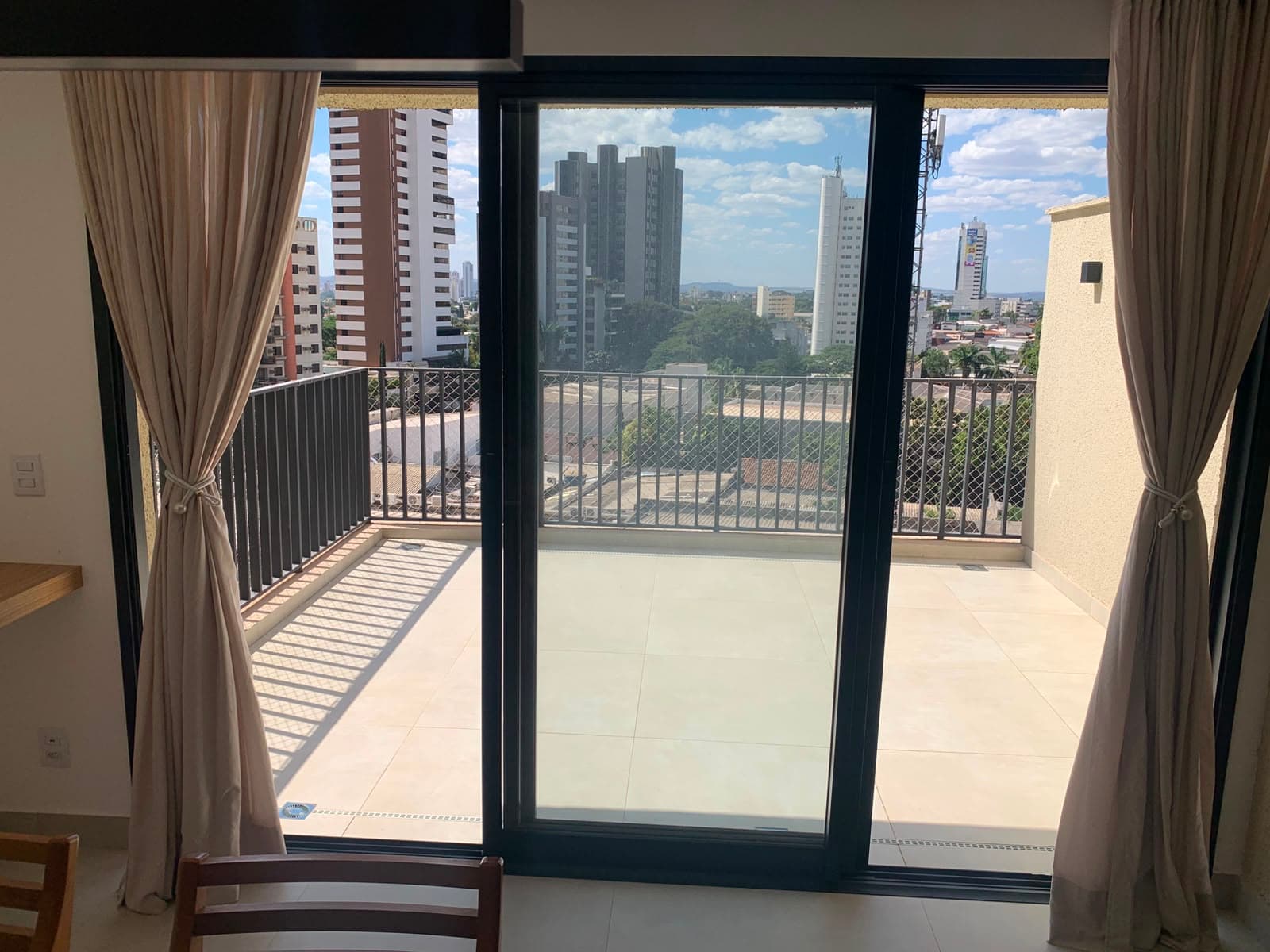 Apartamento 1/4, suíte, mobiliado, Ed Attol, Setor Marista