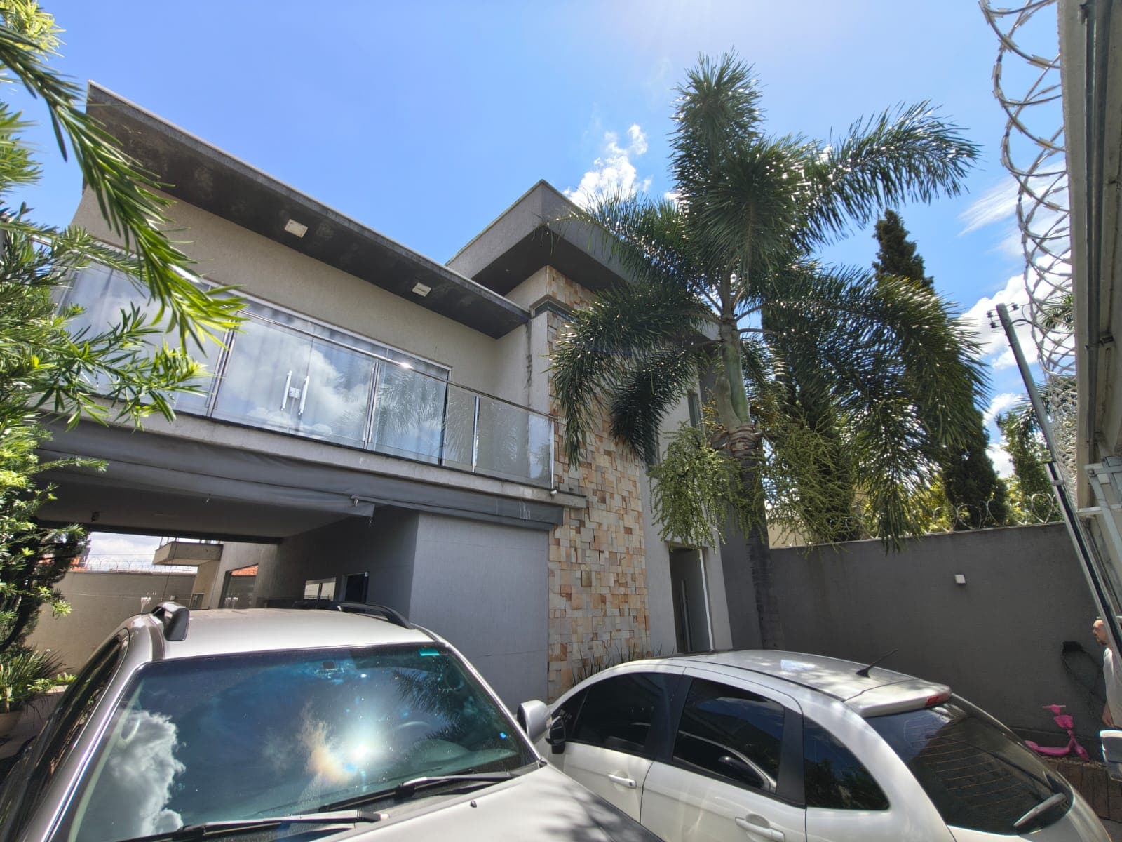 Sobrado de alto padrão no Residencial Mirante
