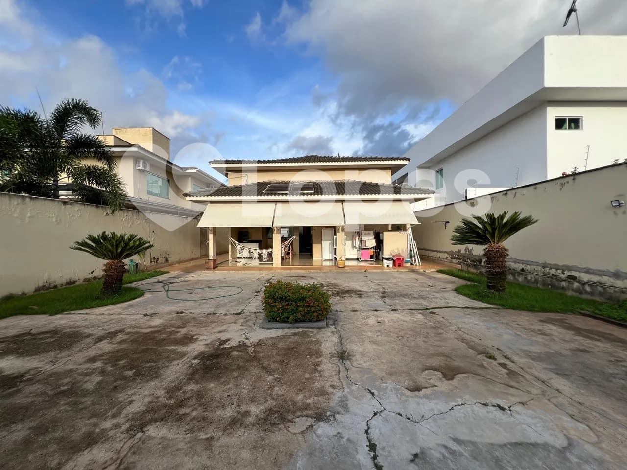 Casa Térrea com 3 Suítes no Jardim América – Próxima ao Goiânia Shopping e Parque Vaca Brava