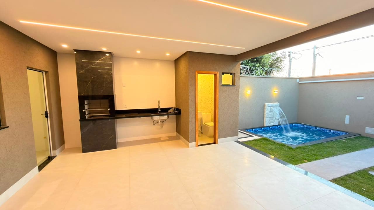 Casa Nova com Piscina e Hidromassagem, em Frente ao Jardins Madrid 749.000 Mil por R$ 699 Mil e Piscina
