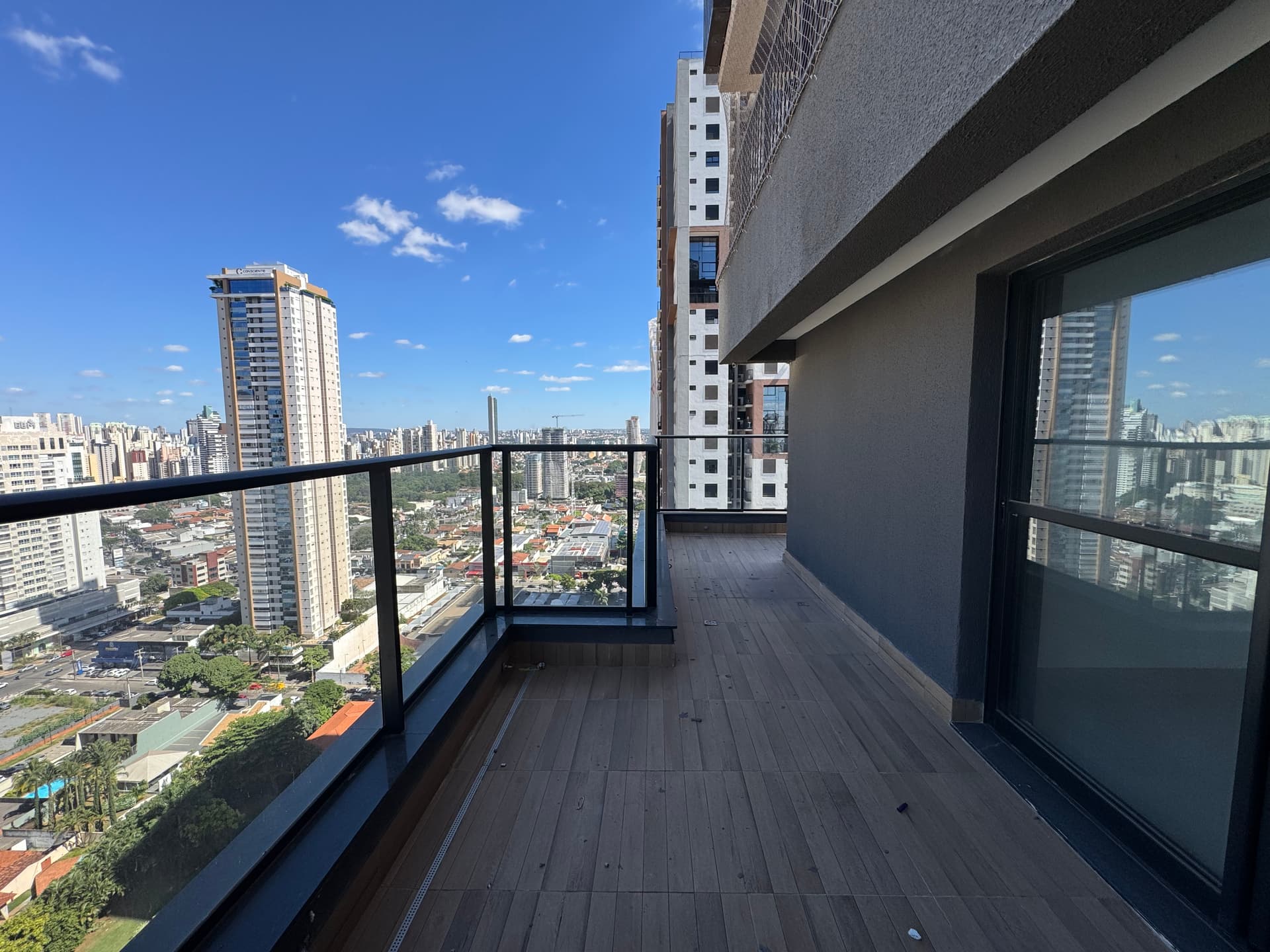 City Hub, com 2 suítes plenas, com mais 30 metros de terraço e Hidromassagem!