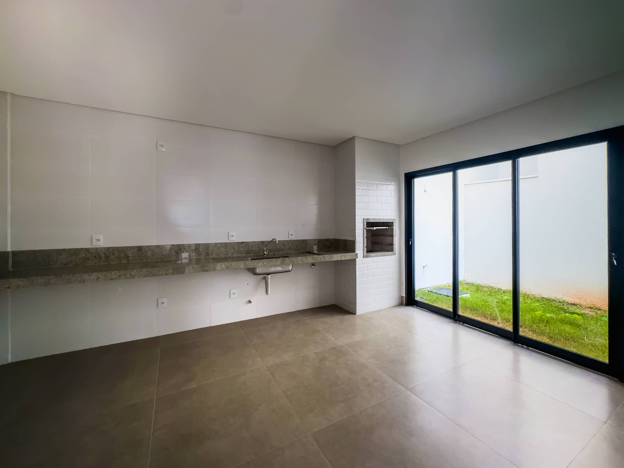 Sobrado em Condomínio Fechado - Novo e Nunca Habitado - Jardim Atlântico