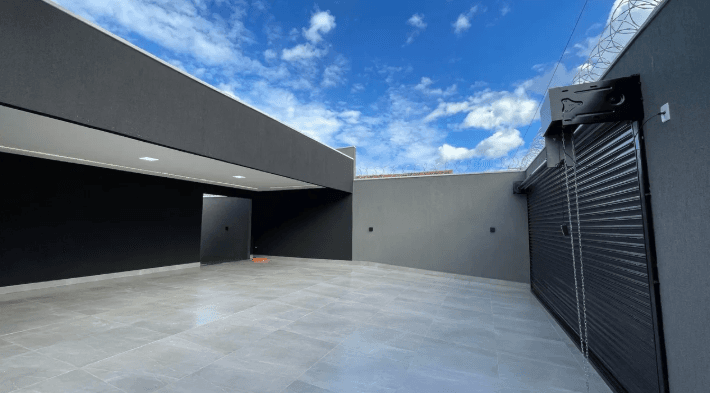 🏡 **CASA DE ALTO PADRÃO À VENDA – SETOR SANTOS DUMONT**