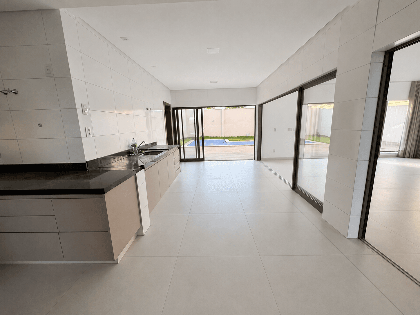 Sobrado Alto Padrão à Venda Portal do Sol Garden 4 Suítes 351 m² Luxuoso Sobrado no Portal do Sol Garden 580 m² de Terreno Goiania