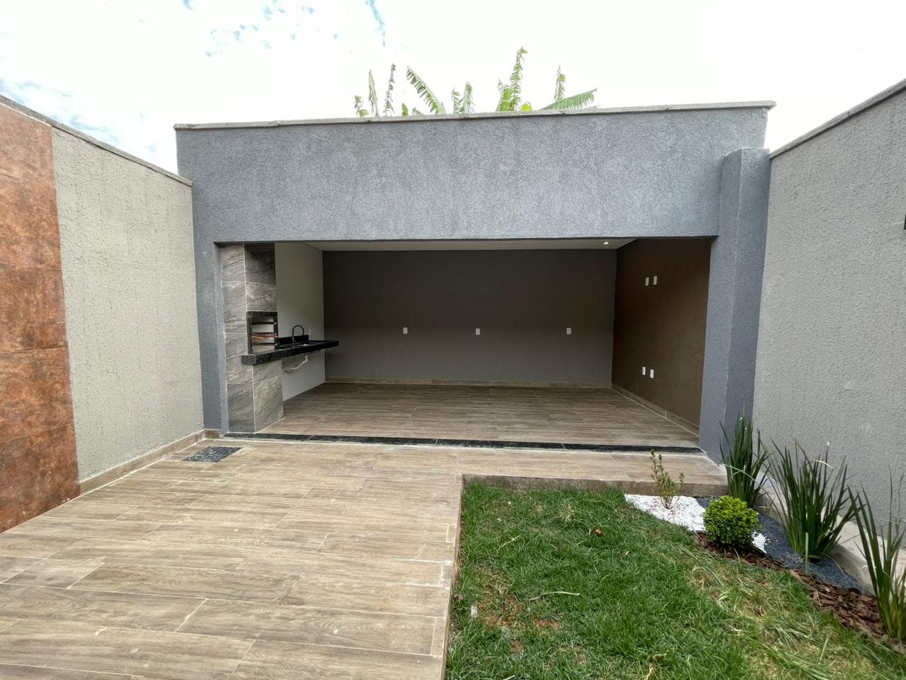 CASA NOVA COM ÁREA GOURMET 3 QUARTOS PRÓXIMA AO JARDINS MADRI, Apenas 470 MIL