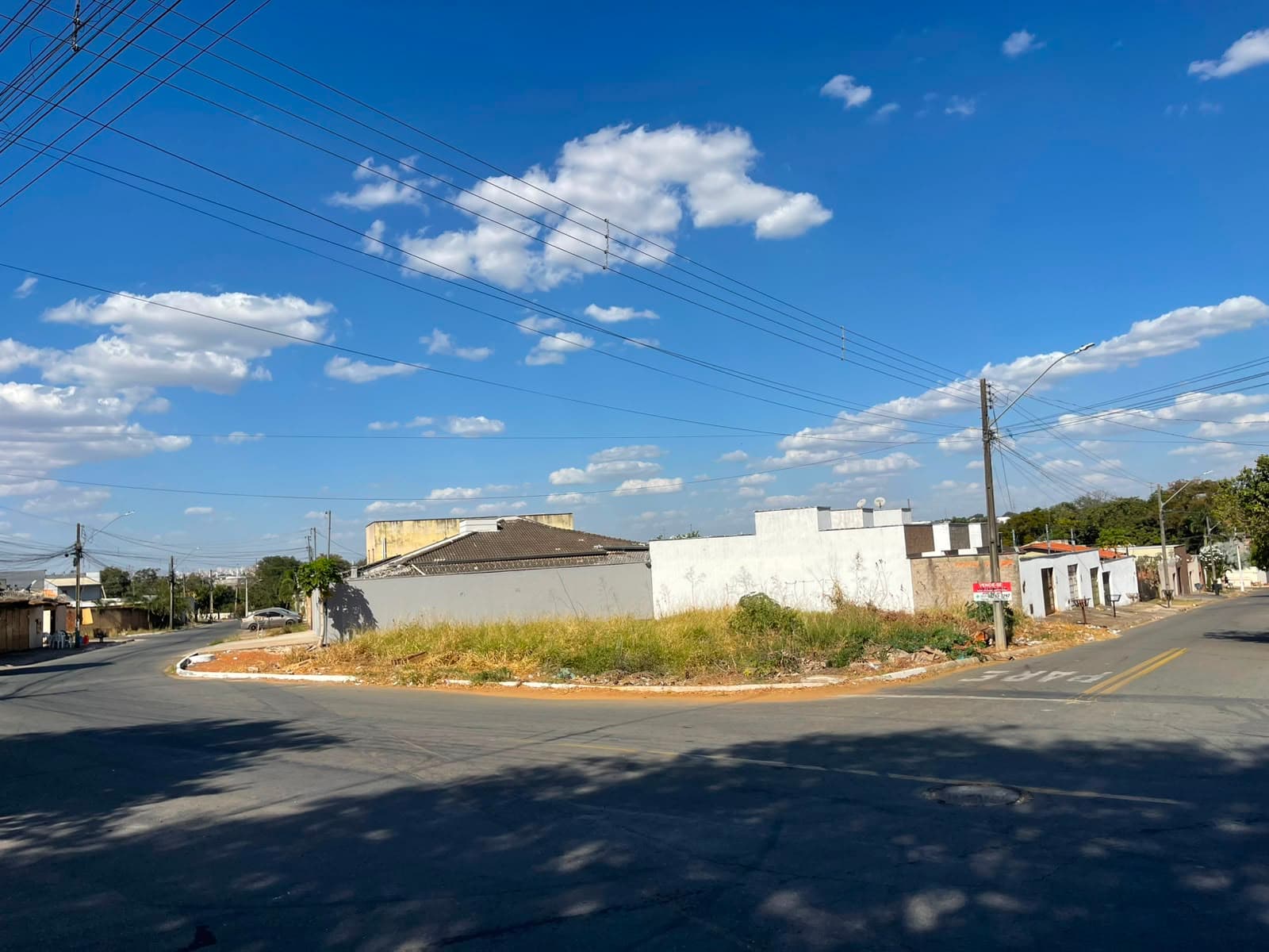 OPORTUNIDADE – LOTE DE ESQUINA À VENDA 410,98m2