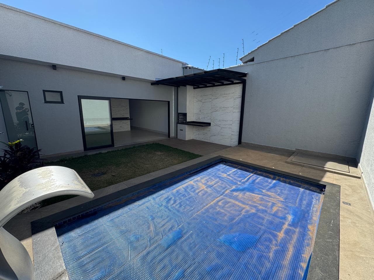 Casa Nova com Piscina e Churrasqueira à Venda no Bairro Cardoso 3 Quartos ,