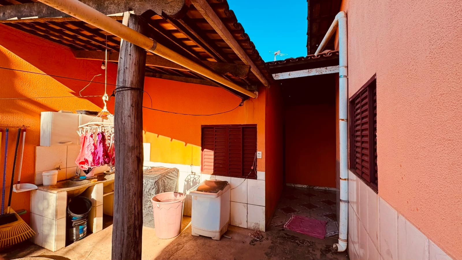 Casa e barracão em Aparecida de Goiânia