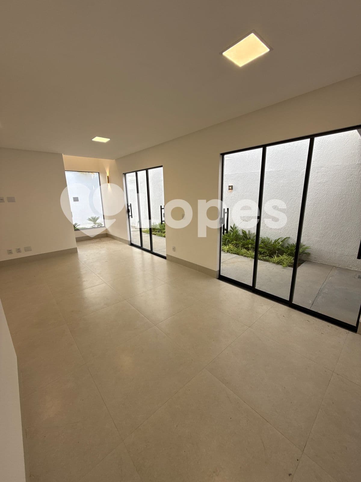 Casa 3 Quartos à Venda no Jardim Helvécia – Próxima ao Buriti Shopping