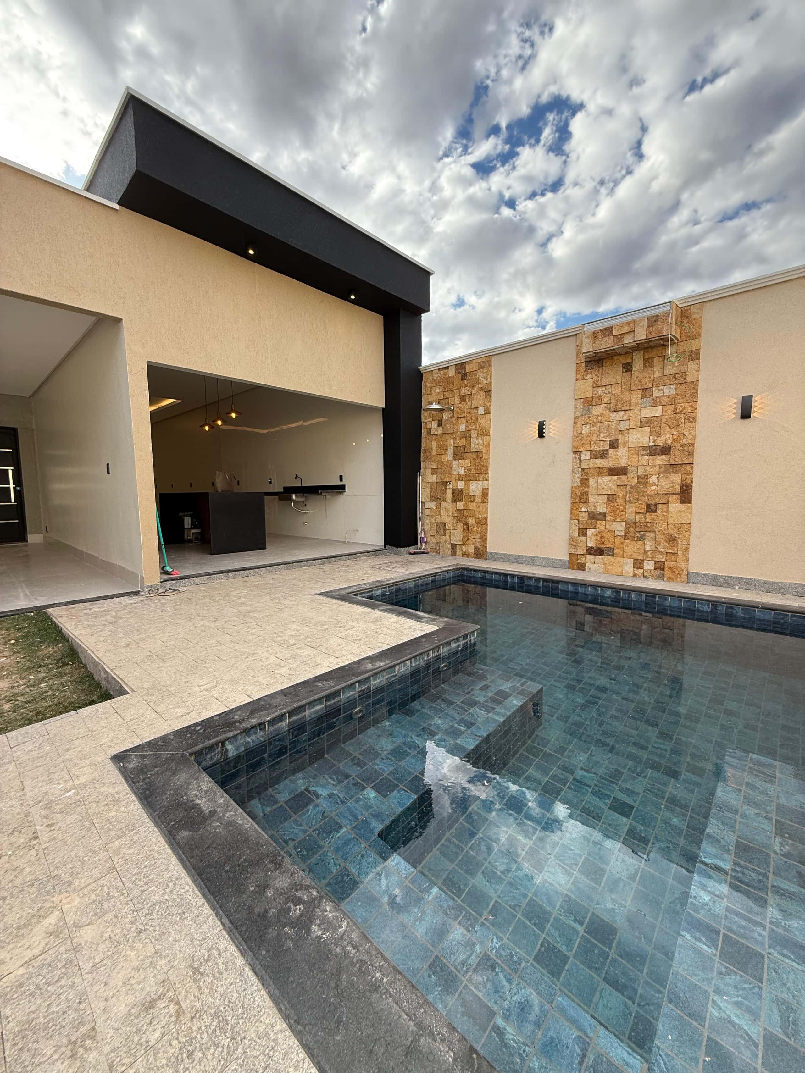 CASA - ALTO DO VALE