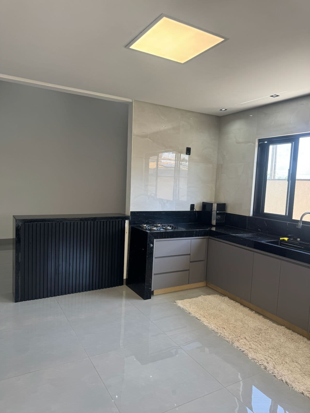 Casa Jardim Veneza 03 suites sendo Master com Closet