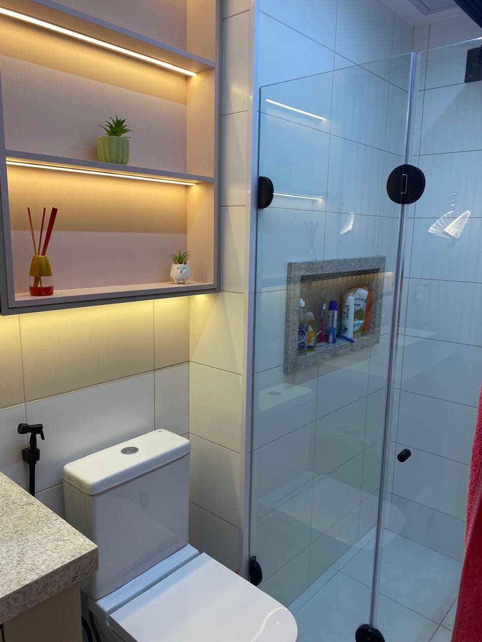 Apartamento 84m2, 3/4 sendo 2 suítes todo mobilhado no Edifício Cerrado Family Home