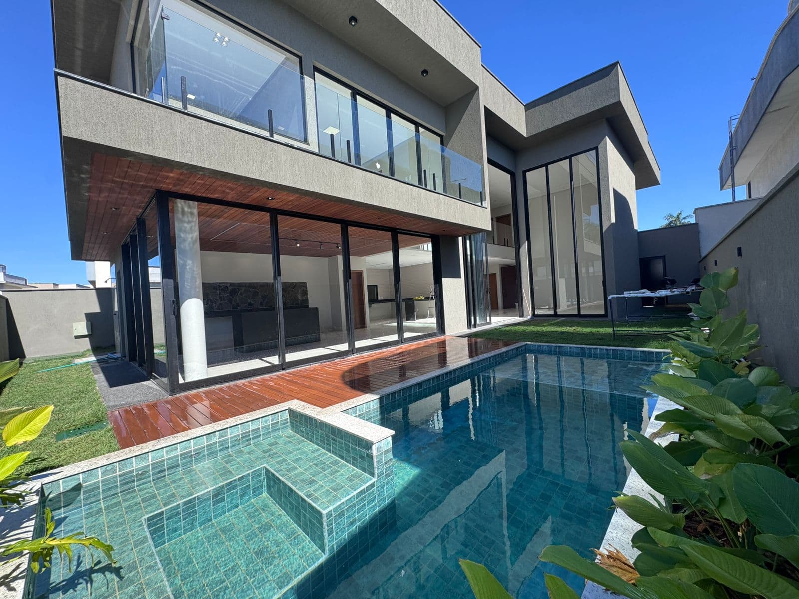 Portal do Sol Green 427,64m² com ambiente para Home/Academia (Res. Goiânia Golfe Clube)