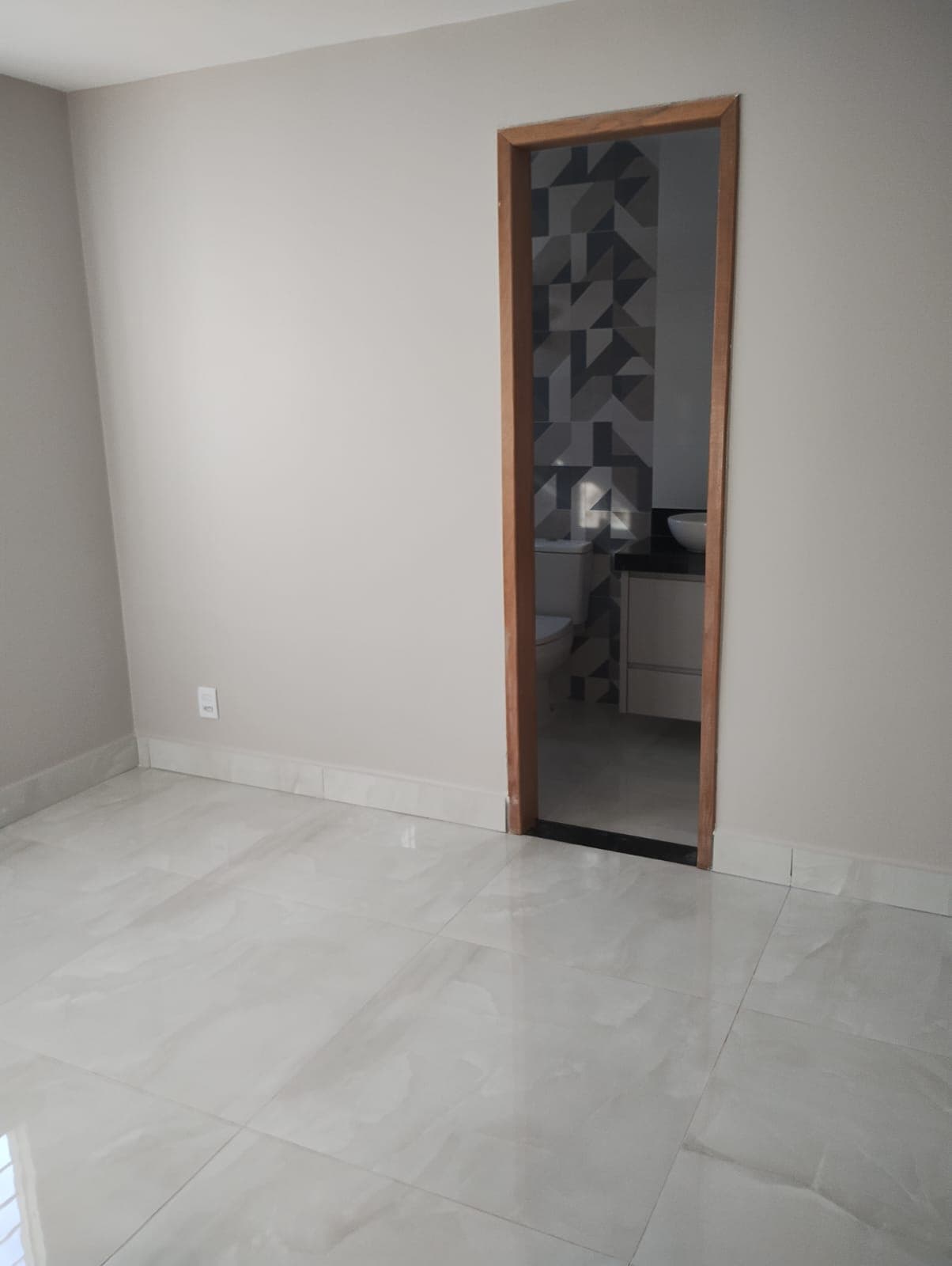 Casa Venda Parque Atheneu 260 m² 3 Quartos uma suíte, Sala, Area serviço, cozinha com armários- Goiania