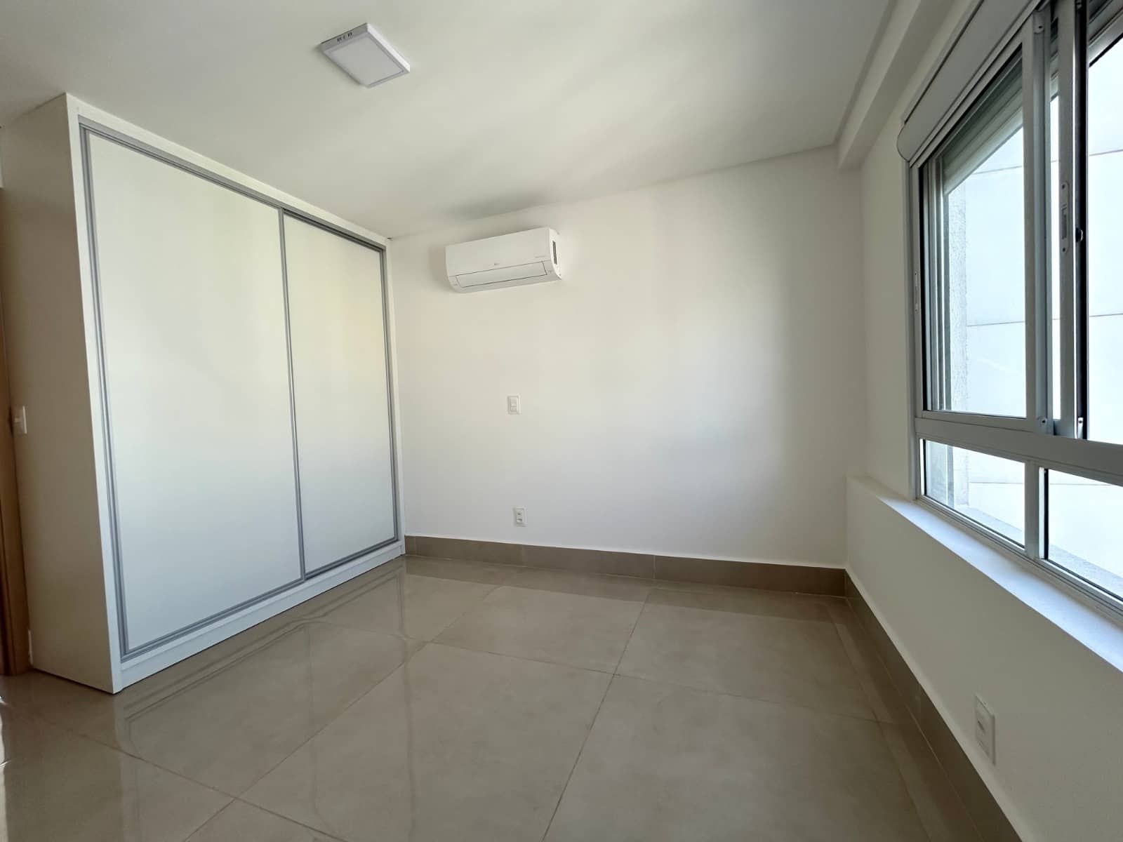 Apartamento com 3 suítes no Setor Bueno