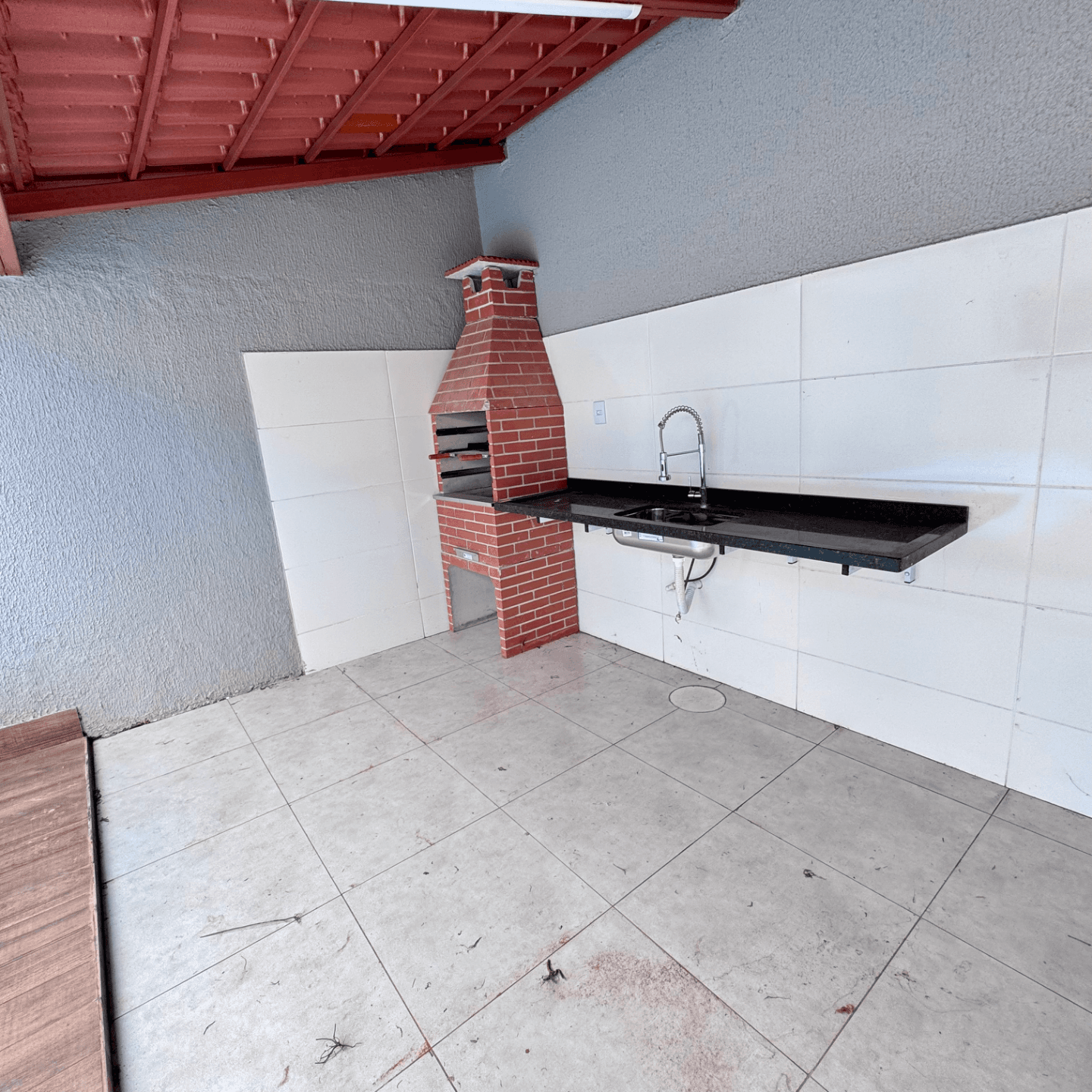 Casa c/ piscina em Aparecida