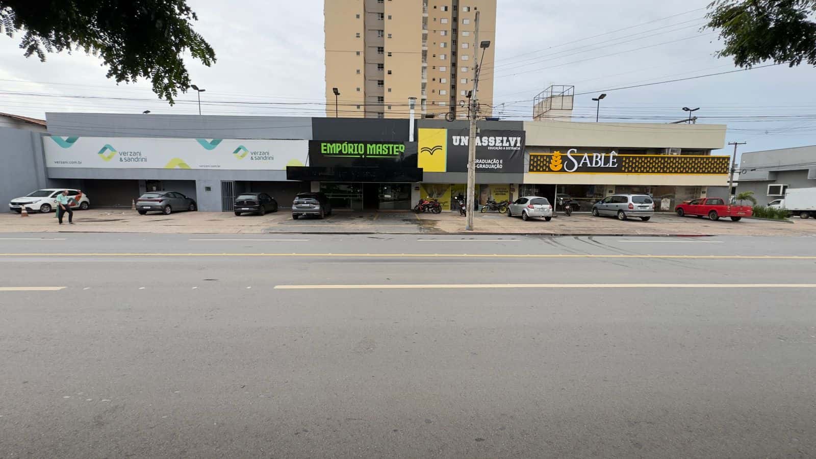 Sala comercial - Galeria Campina Dei Fiori | Em frente ao Shopping Cerrado.