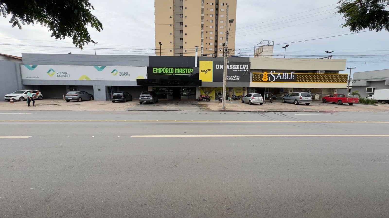 Sala comercial - Galeria Campina Dei Fiori | Em frente ao Shopping Cerrado.