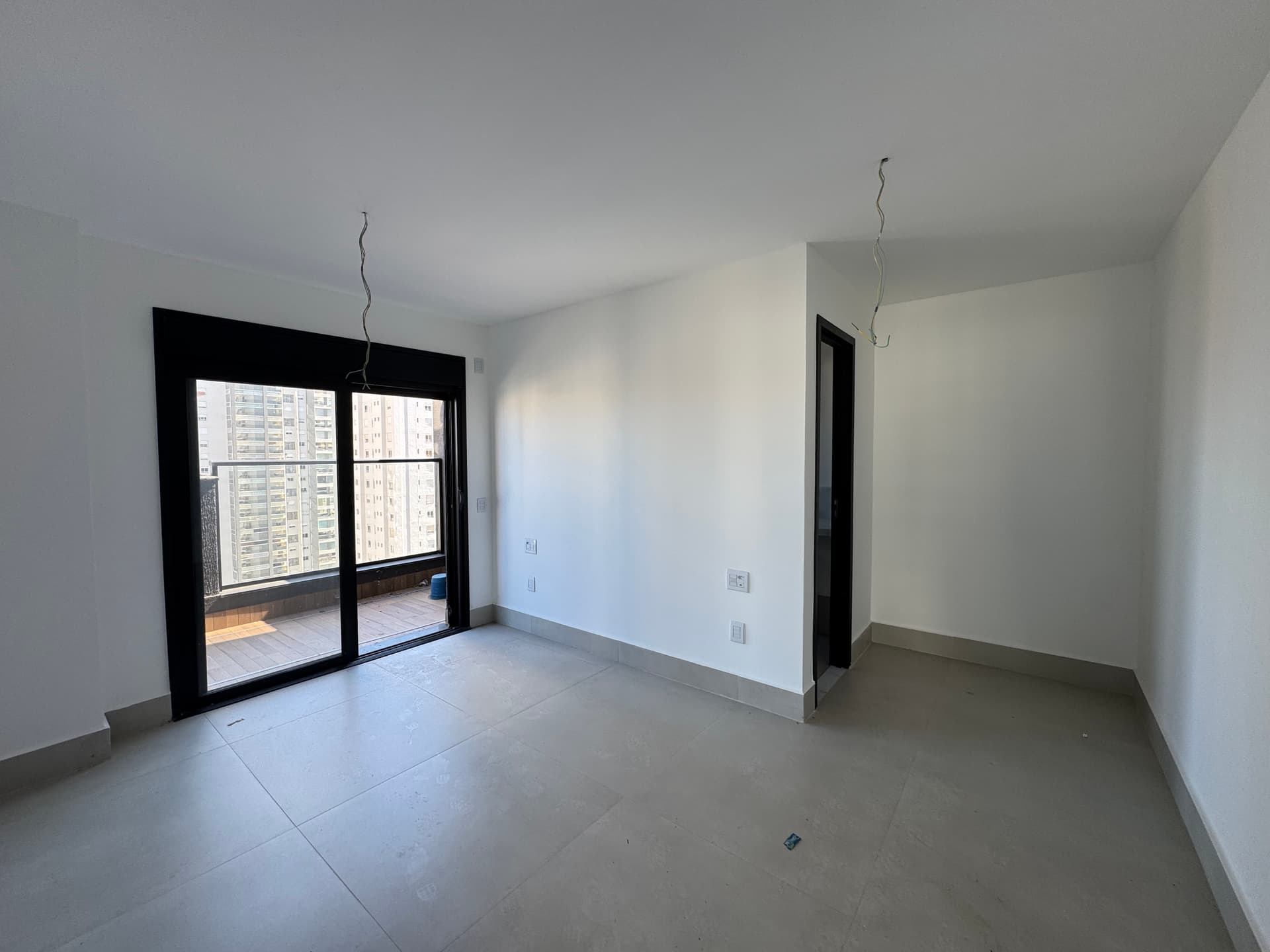 City Hub, com 2 suítes plenas, com mais 30 metros de terraço e Hidromassagem!