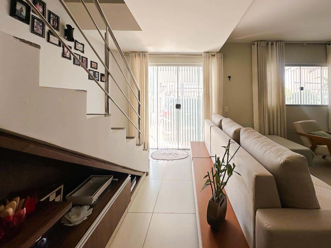 Sobrado Venda Jd Novo mundo 150 m² com 3 Quartos uma suíte, completo armários Goiânia