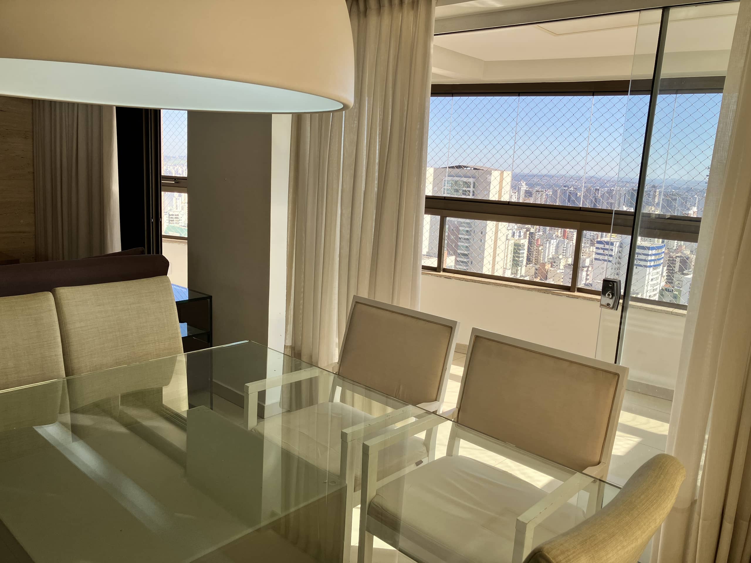 Apartamento no Alto do Setor Serrinha 3 suítes