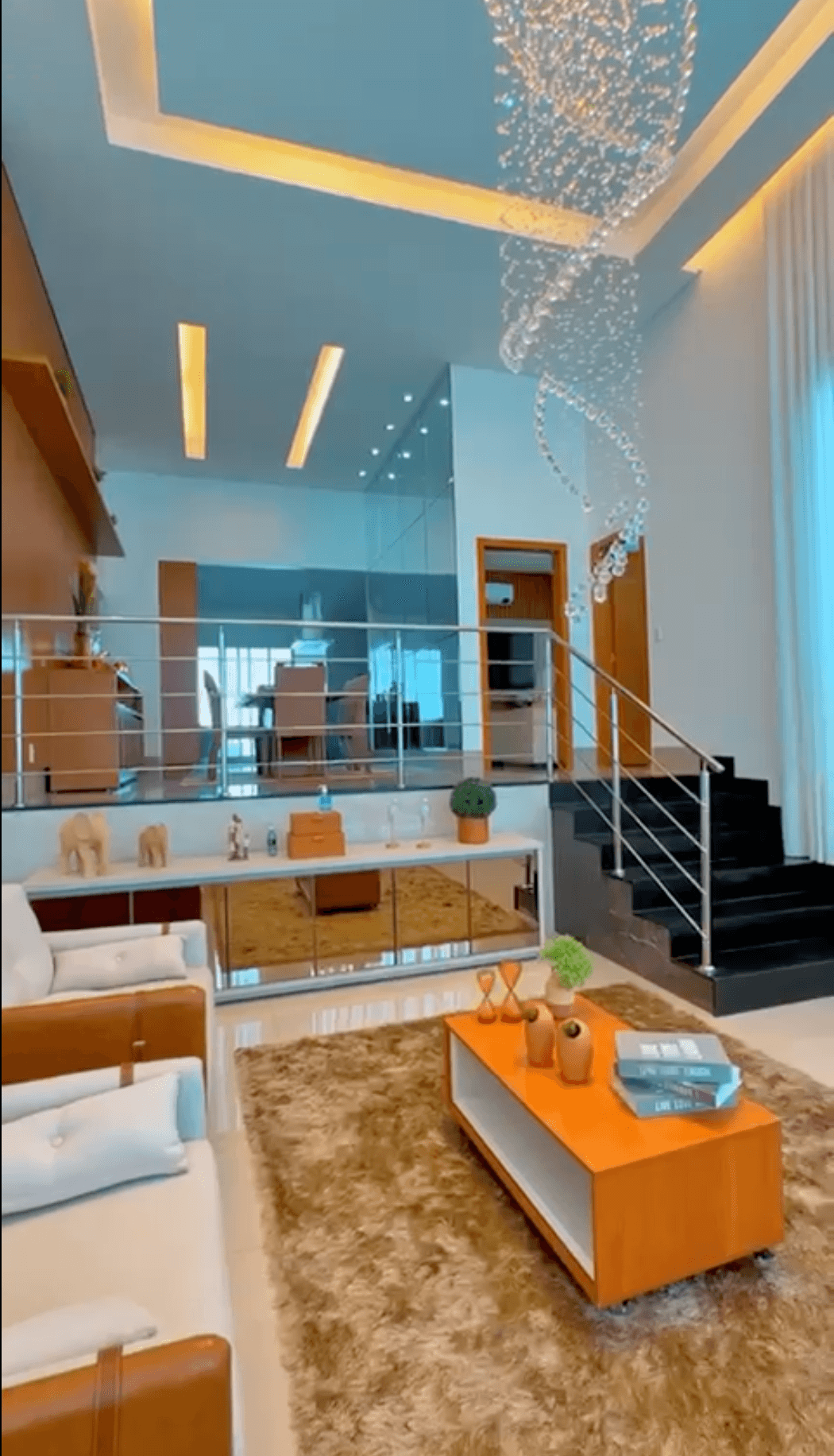 Casa térrea de alto padrão no Condomínio do Lago – 4 suítes, piscina aquecida e 324 m² construído