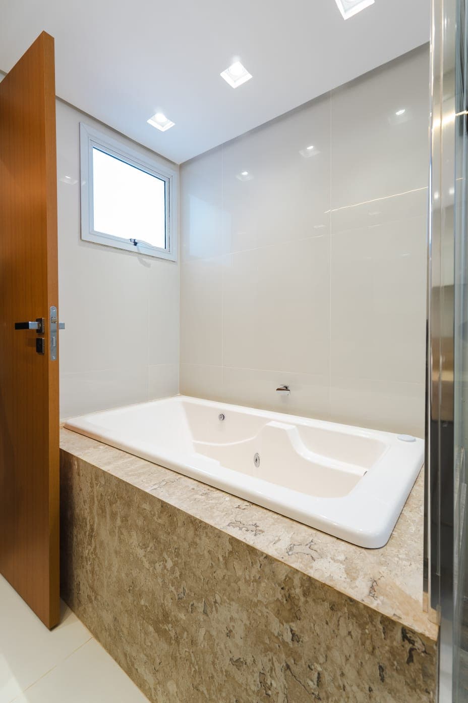 Apartamento 3 suítes amplas com sala integrada no Marista