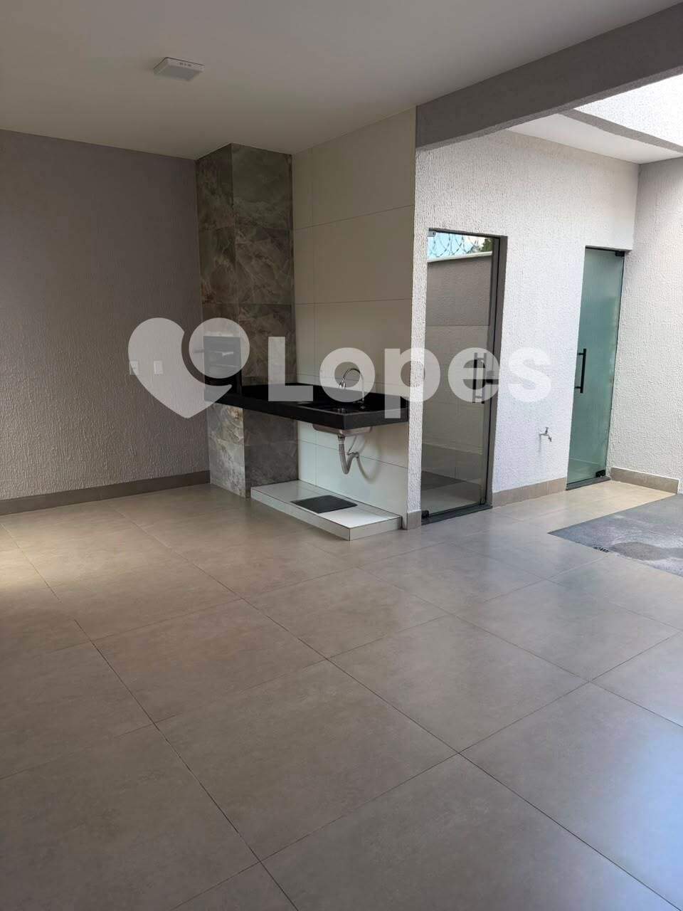 Casa no Setor Cidade Satélite São Luiz | 3 Quartos | 8 minutos do Buriti Shopping