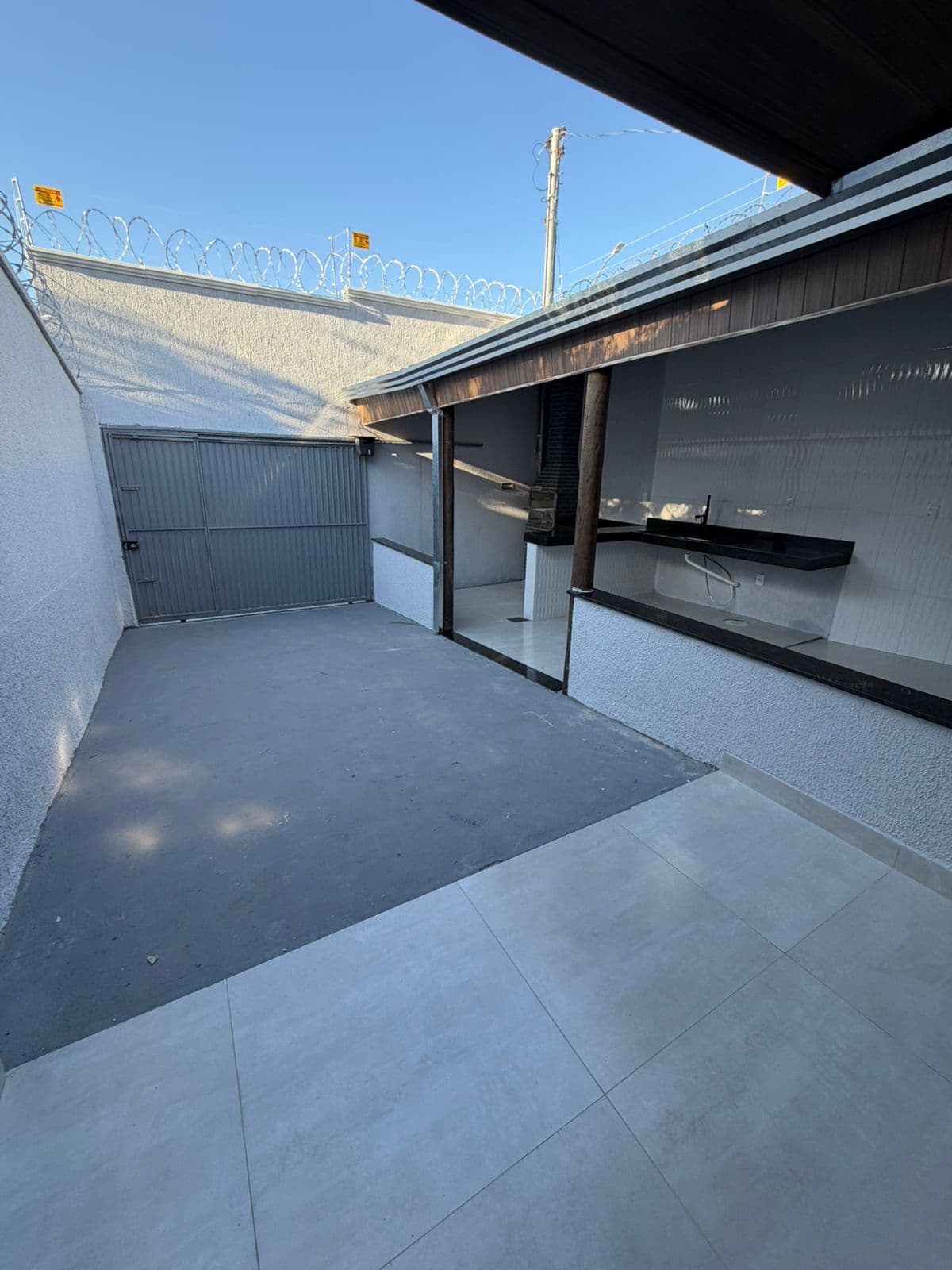 CASA À VENDA EM SENADOR CANEDO – REGIÃO CENTRAL